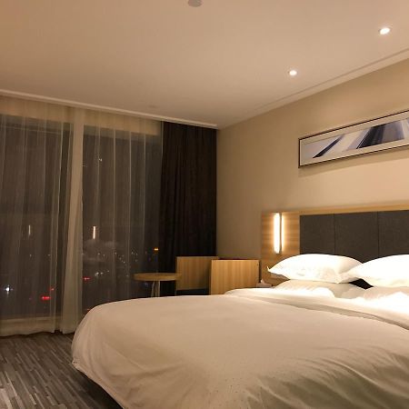 See U Select Hotel Ухан Екстериор снимка