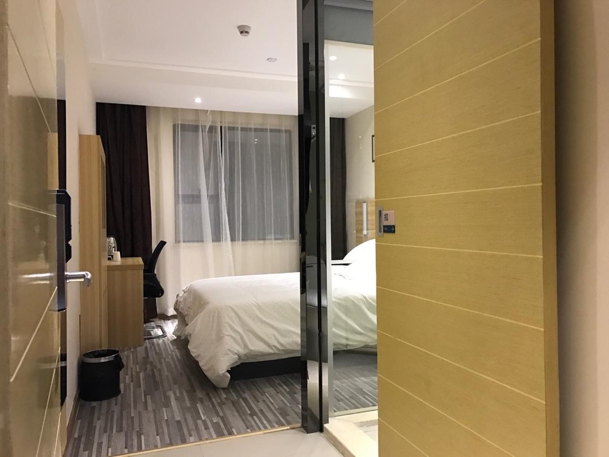 See U Select Hotel Ухан Екстериор снимка