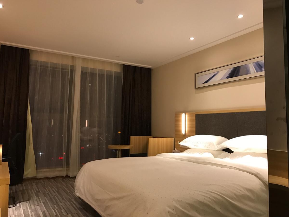 See U Select Hotel Ухан Екстериор снимка