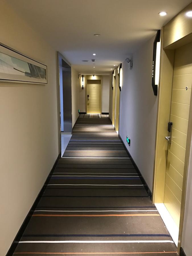 See U Select Hotel Ухан Екстериор снимка