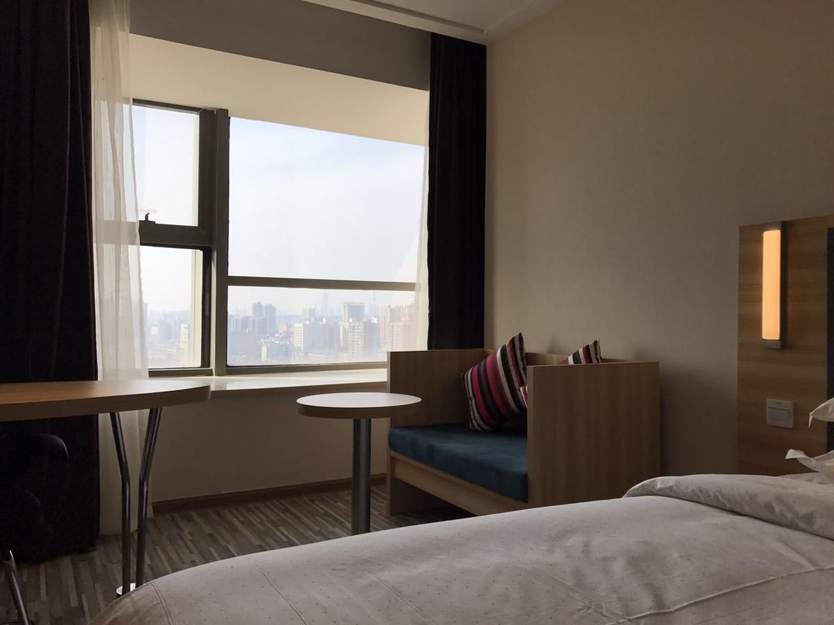 See U Select Hotel Ухан Екстериор снимка
