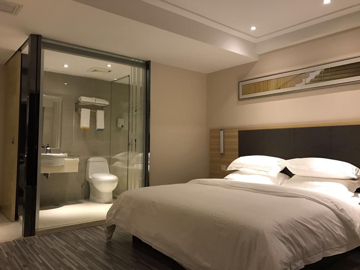 See U Select Hotel Ухан Екстериор снимка