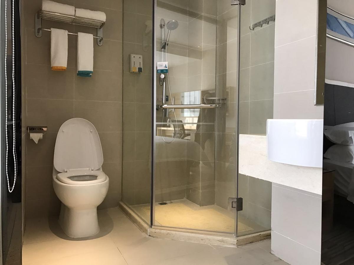 See U Select Hotel Ухан Екстериор снимка