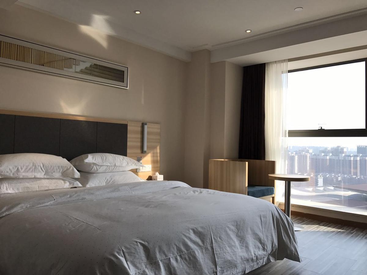 See U Select Hotel Ухан Екстериор снимка