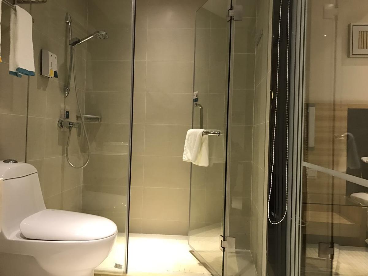 See U Select Hotel Ухан Екстериор снимка
