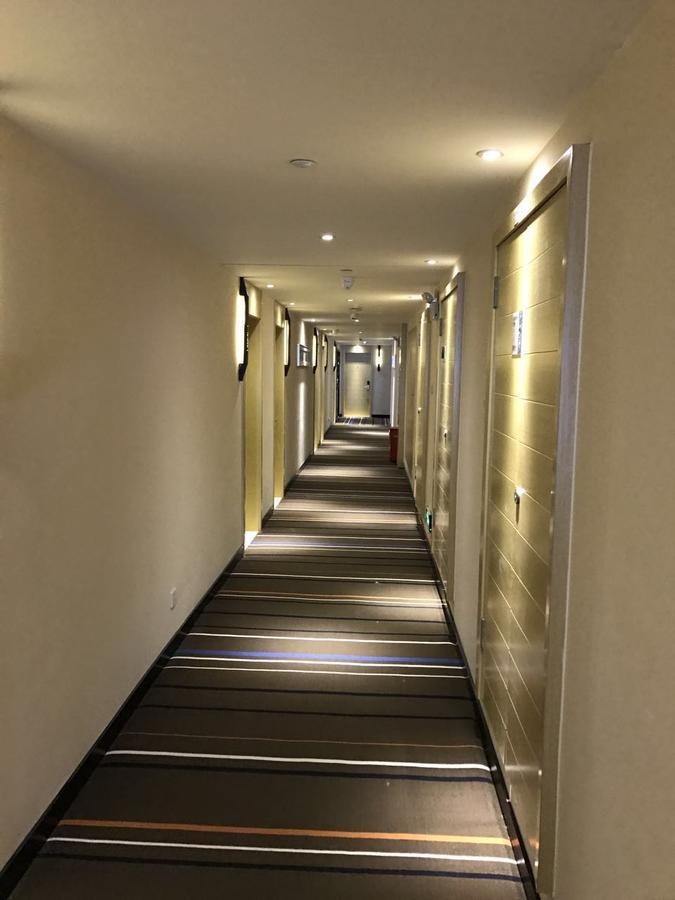 See U Select Hotel Ухан Екстериор снимка