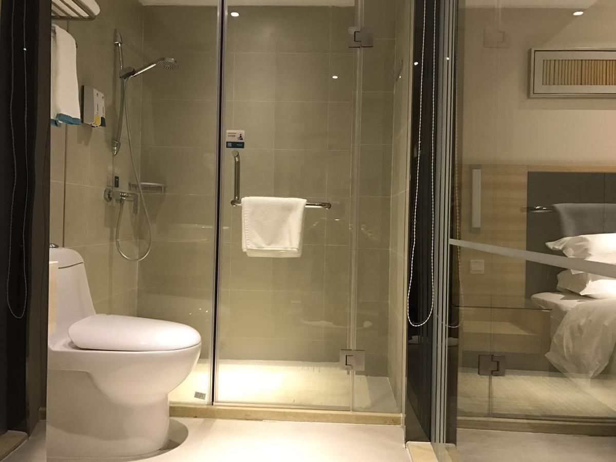 See U Select Hotel Ухан Екстериор снимка