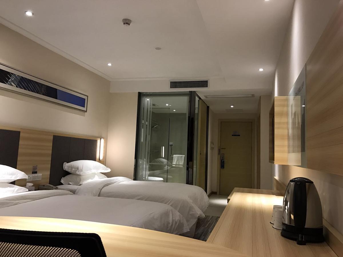 See U Select Hotel Ухан Екстериор снимка
