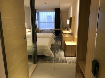 See U Select Hotel Ухан Екстериор снимка
